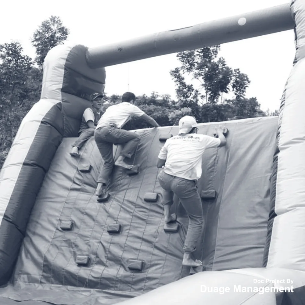 Inflatable Clash - 4 Inflatable Clash